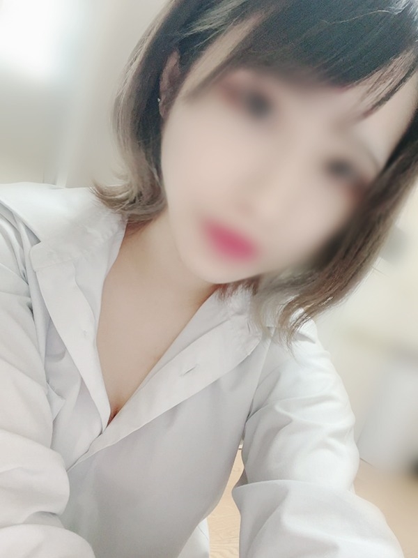 すもも(23歳、B:86、W:.55、H:88)