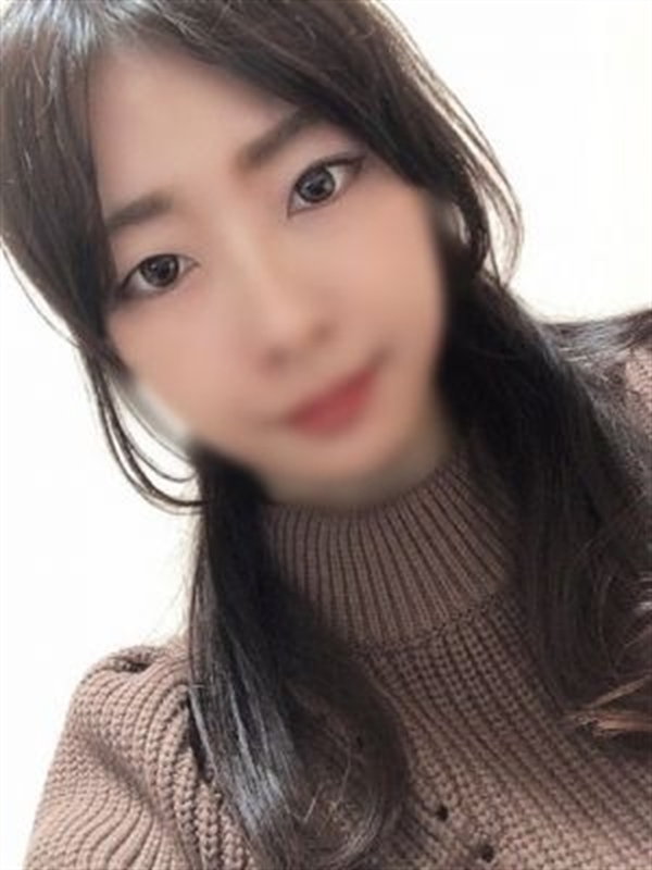 まゆ(26歳、B:84、W:.58、H:84)