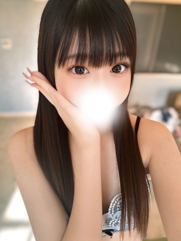 えな(20歳、B:83、W:.56、H:84)