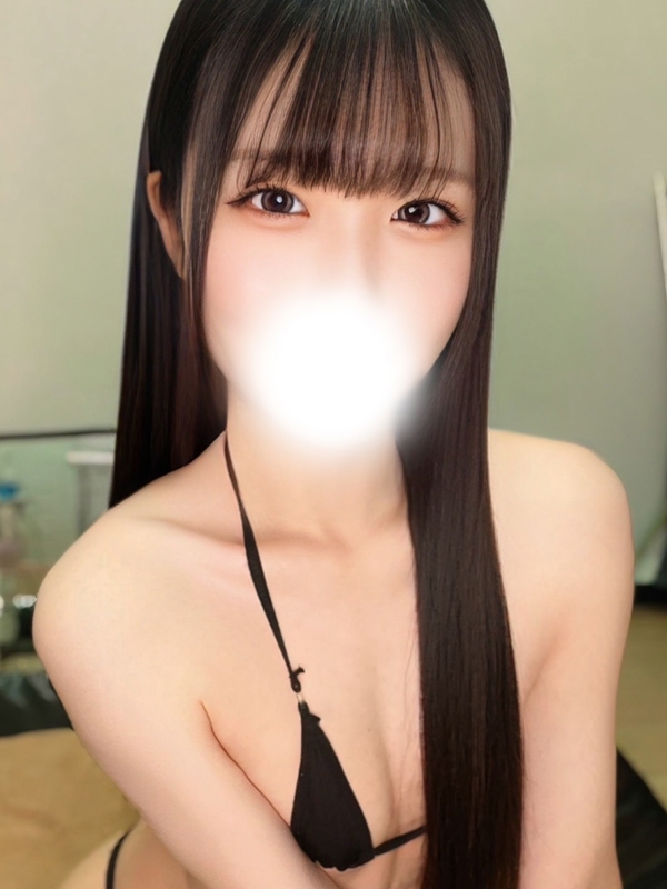 まなか(22歳、B:83、W:.57、H:84)