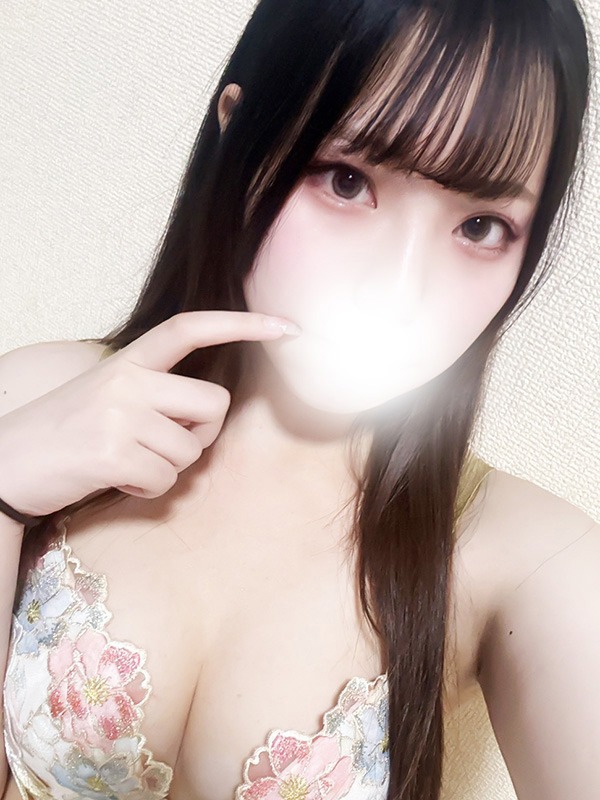 あやか(18歳、B:87、W:.56、H:84)